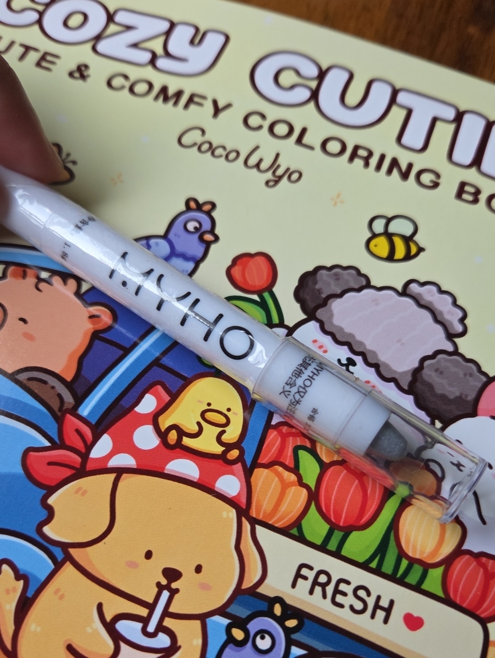 White Dual-Ended Makeup Brush Pen